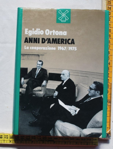 Ortona Egidio - Anni d'America 1967/1975 - Il mulino » La Bancarella di